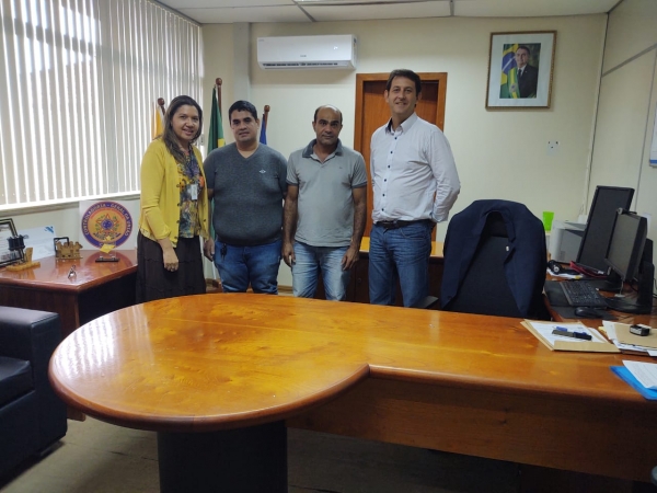 Presidente da Camara João Luiz Alves de Souza, Superintendente Regional Miguel Maurício Kurilo e Servidores Leila Juliar Araújo da Cunha e Uillians I. M. de Lara